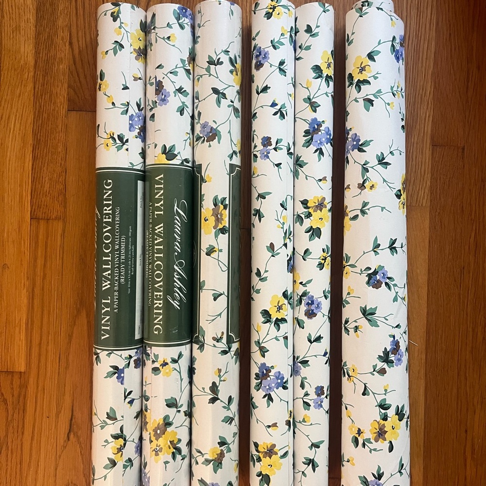 Vintage Laura Ashley Floral Vinyl Wallcovering wallpaper!!